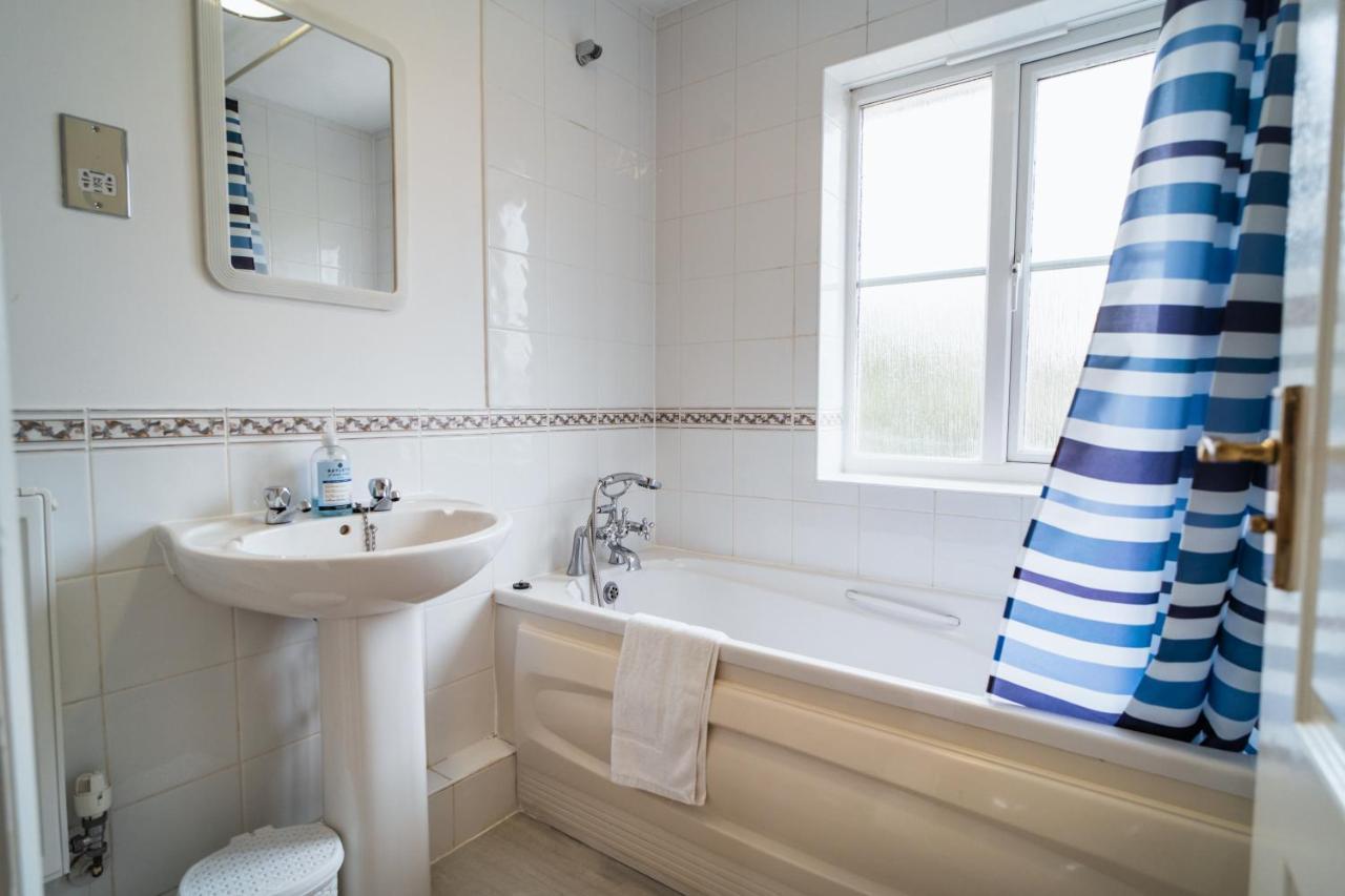 Villa Beautiful Town House With Private Garden And Patio Canford Magna Exterior foto