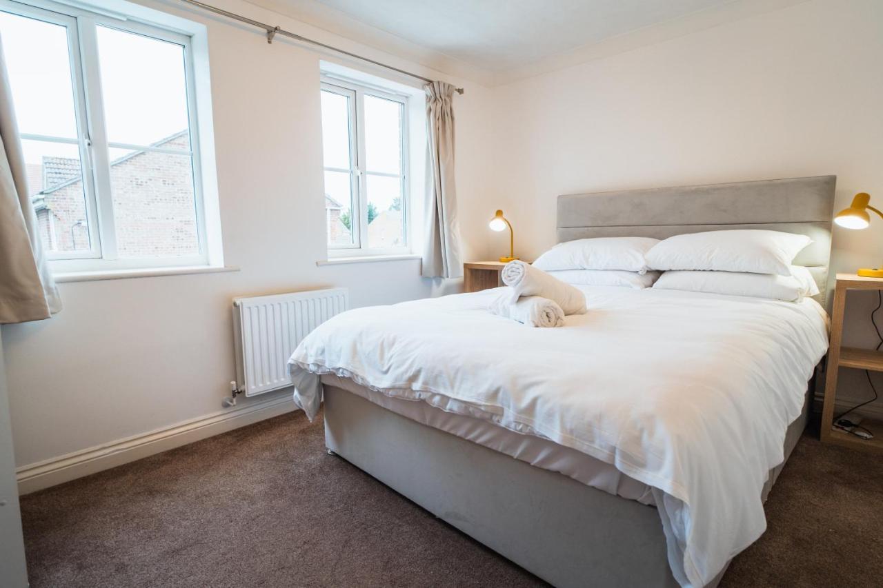 Villa Beautiful Town House With Private Garden And Patio Canford Magna Exterior foto
