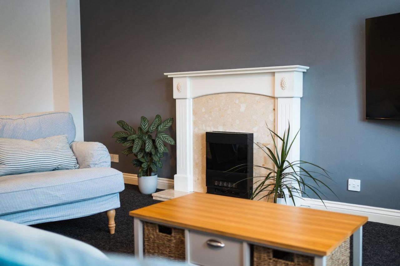 Villa Beautiful Town House With Private Garden And Patio Canford Magna Exterior foto