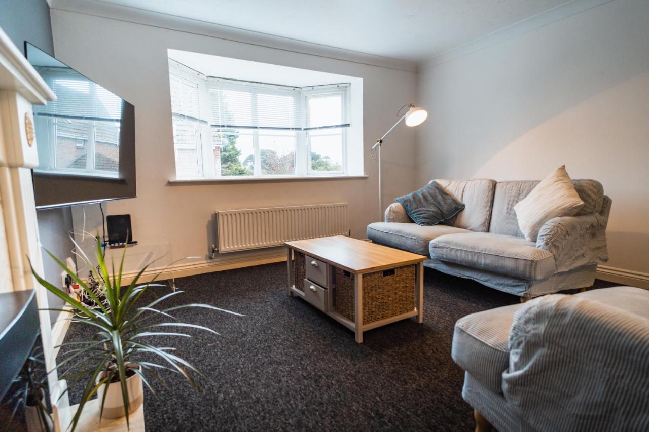 Villa Beautiful Town House With Private Garden And Patio Canford Magna Exterior foto